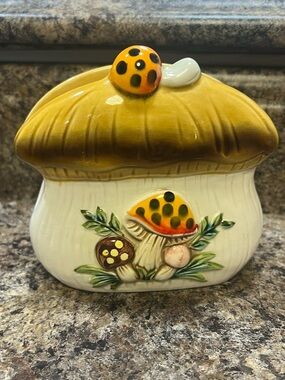 Merry Mushroom Napkin Holder *read description*
